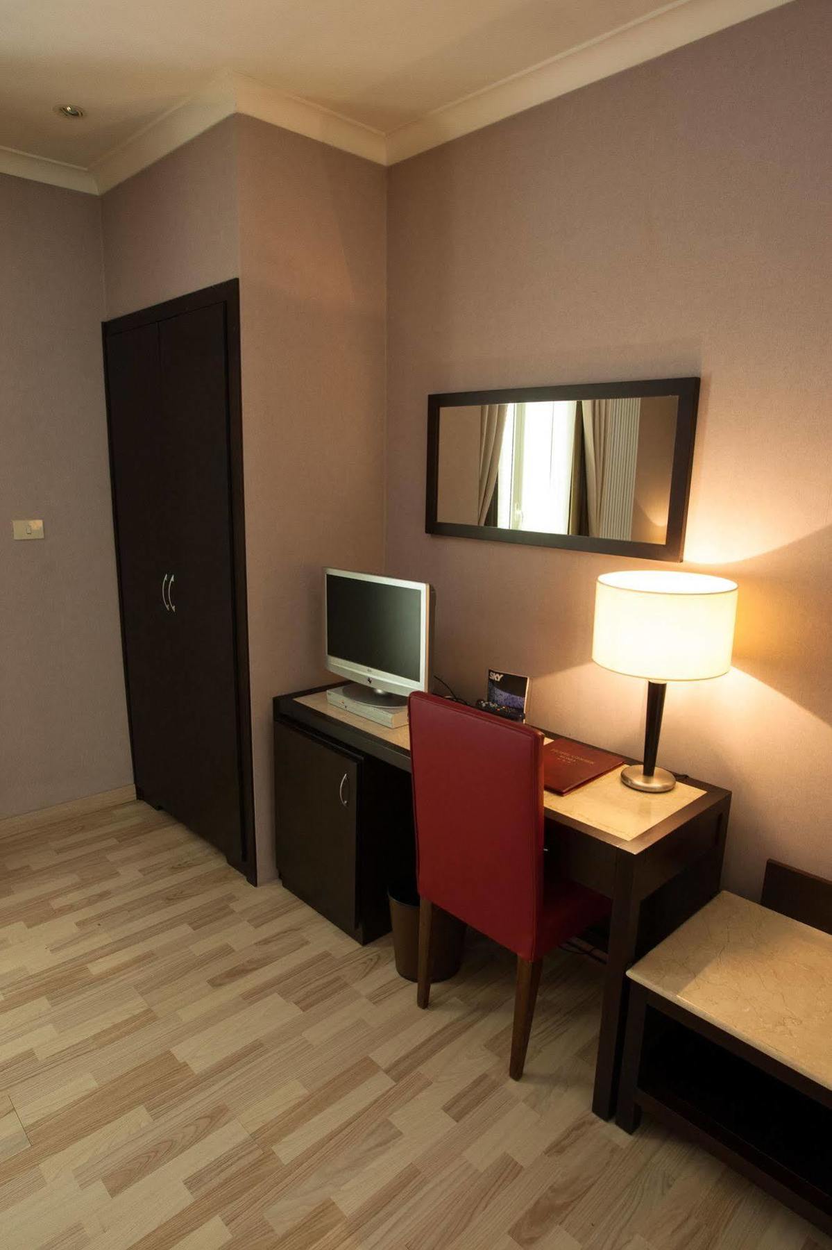 Hotel Gerber Рим Екстериор снимка