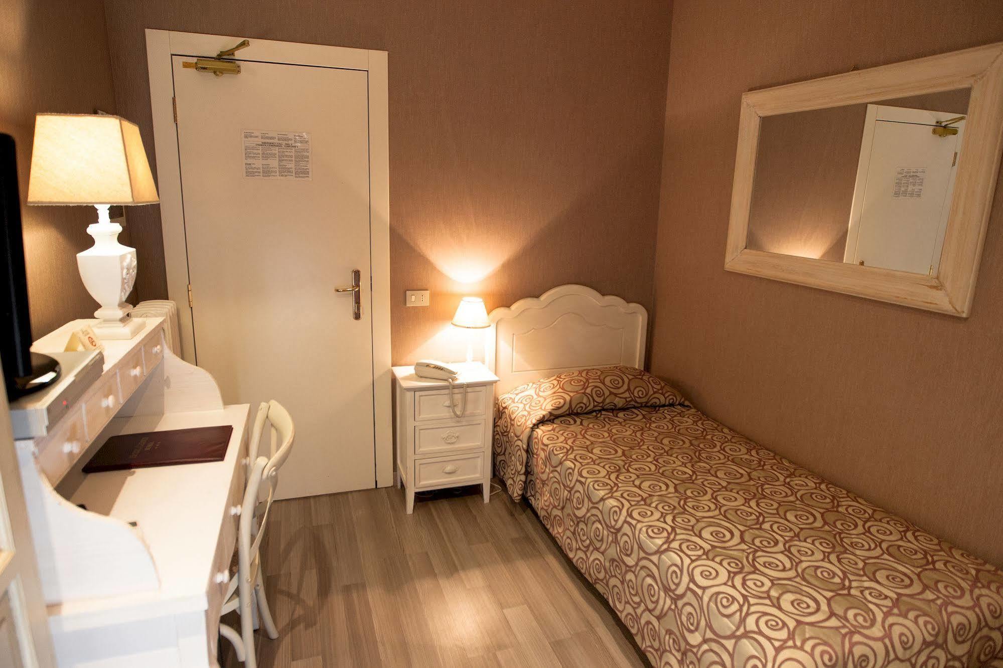 Hotel Gerber Рим Екстериор снимка